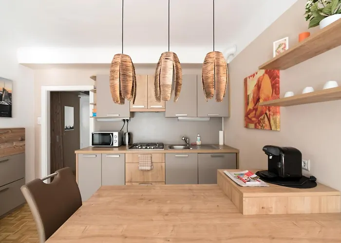 Cosy Apartment Near Vic