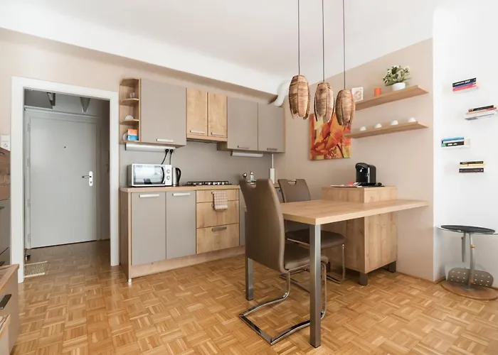 Cosy Apartment Near Vic