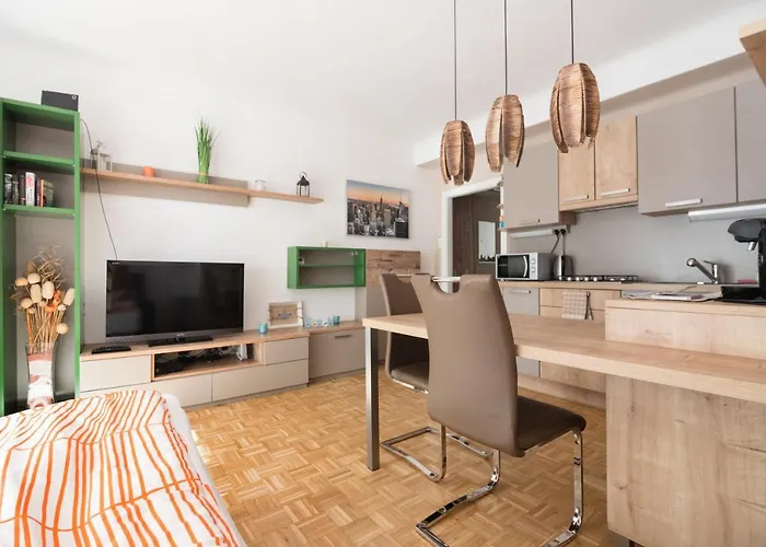 Cosy Apartment Near Vic